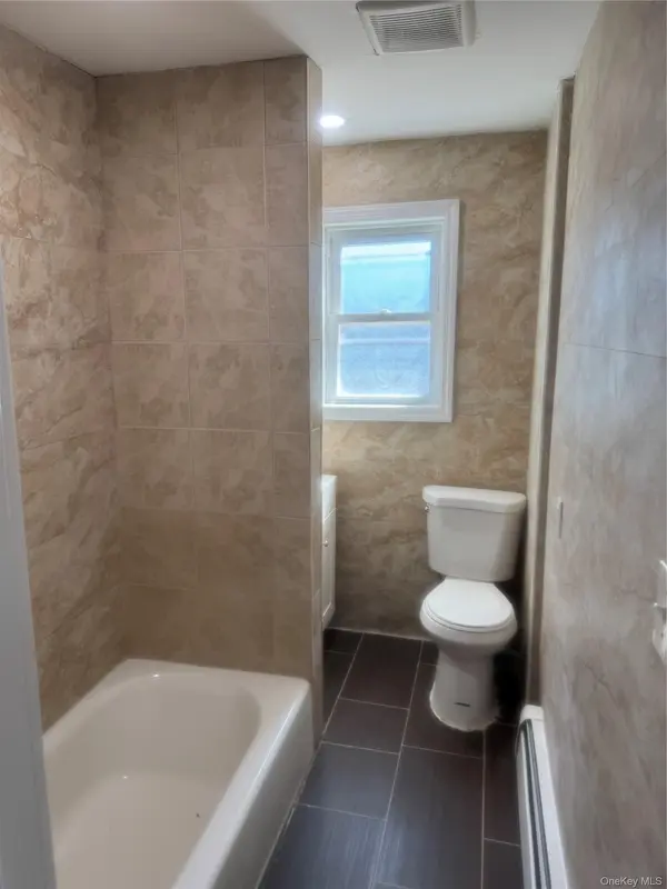 360 Beach 88th ST, Far Rockaway, NY 11693