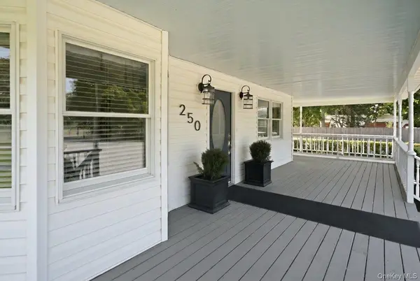 250 Montauk HWY, East Moriches, NY 11940