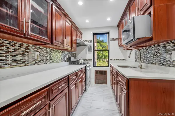 224-24 Union TPKE #3K, Oakland Gardens, NY 11364