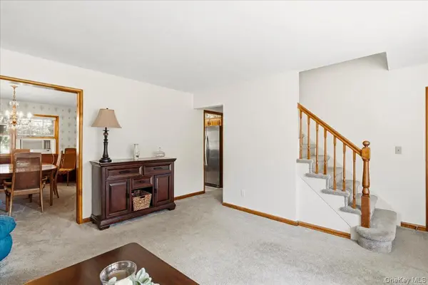68 Roy AVE, Massapequa, NY 11758