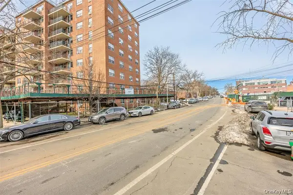 7150 Parsons BLVD #1002, Flushing, NY 11365