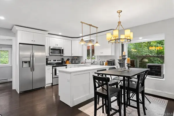 44 Chestnut AVE, Setauket, NY 11733