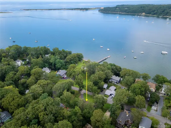 44 Chestnut AVE, Setauket, NY 11733