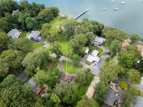 44 Chestnut AVE, Setauket, NY 11733