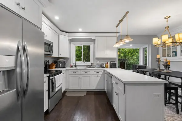44 Chestnut AVE, Setauket, NY 11733