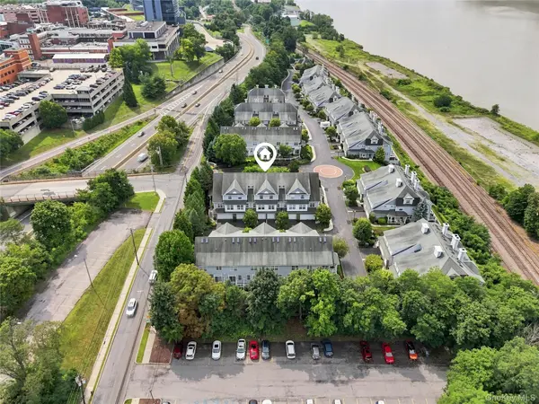 308 Bridgeview DR, Poughkeepsie, NY 12601