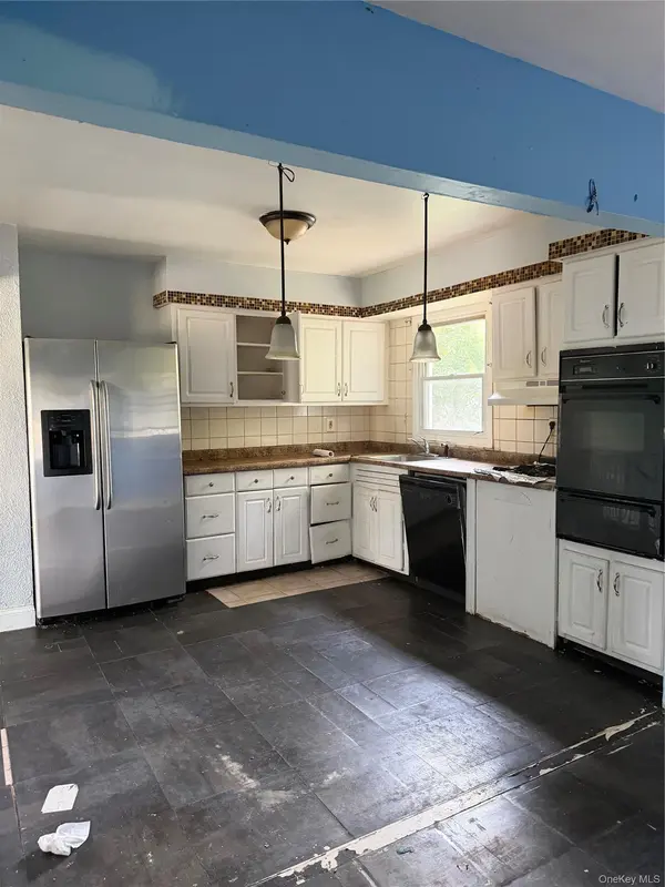 109 Berkeley AVE, Selden, NY 11784