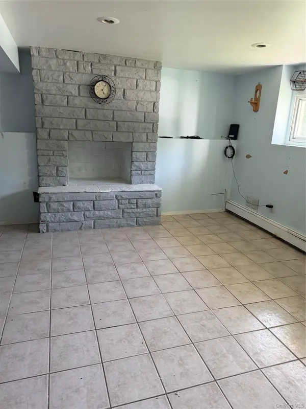 109 Berkeley AVE, Selden, NY 11784