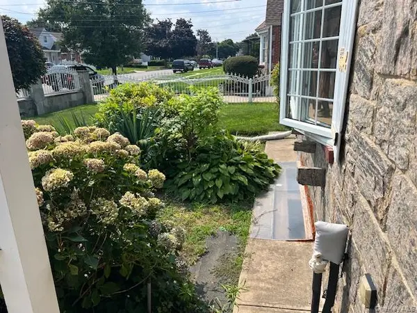 47 Brown AVE, Hempstead, NY 11550