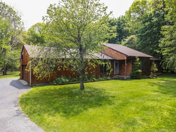 67 Belleview AVE, Center Moriches, NY 11934