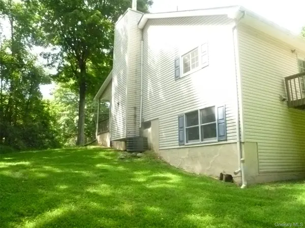 2 Frozen Ridge RD, Newburgh, NY 12550