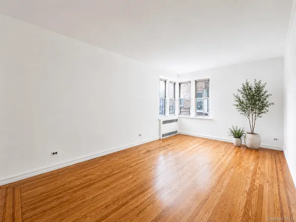 63-109 Saunders ST #A8, Rego Park, NY 11374