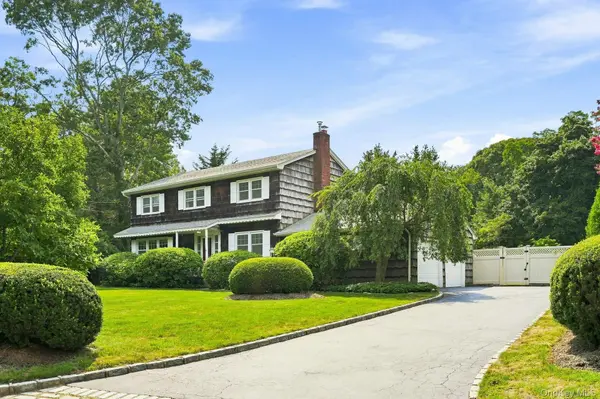 7 Bayberry LN, Northport, NY 11768