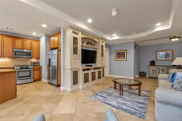 578 Pacing WAY, Westbury, NY 11590