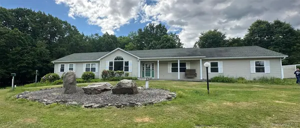 36 Greentree LN, Milton, NY 12547
