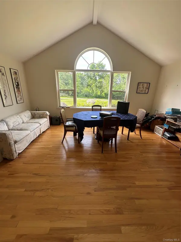 36 Greentree LN, Milton, NY 12547