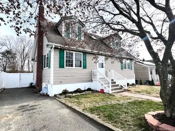 51 N Clinton AVE, Patchogue, NY 11772