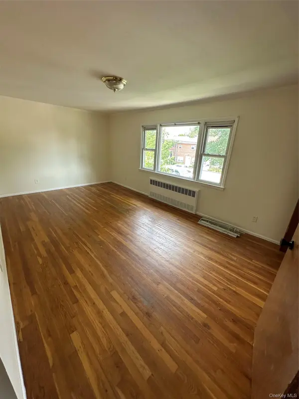 137 Nassau BLVD, Garden City South, NY 11552
