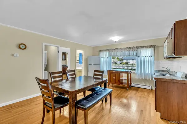 13 Argonne RD, Hampton Bays, NY 11946