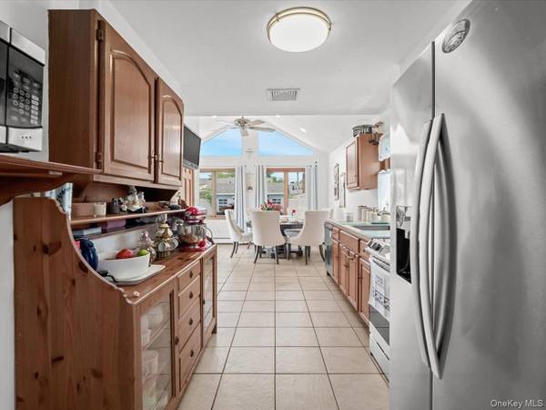 208 N 3rd ST, Bethpage, NY 11714