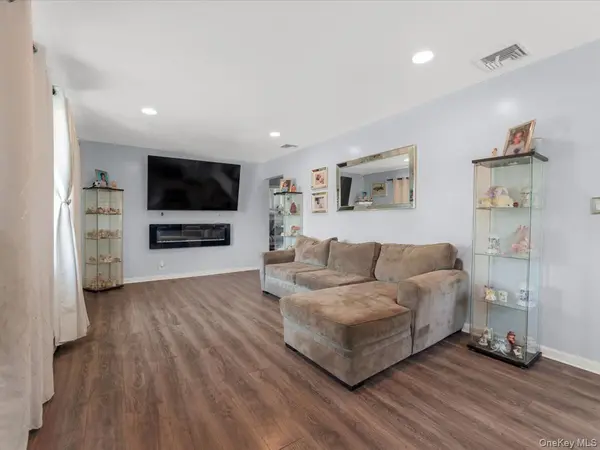 208 N 3rd ST, Bethpage, NY 11714