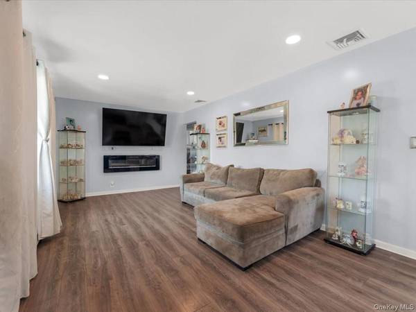 208 N 3rd ST, Bethpage, NY 11714