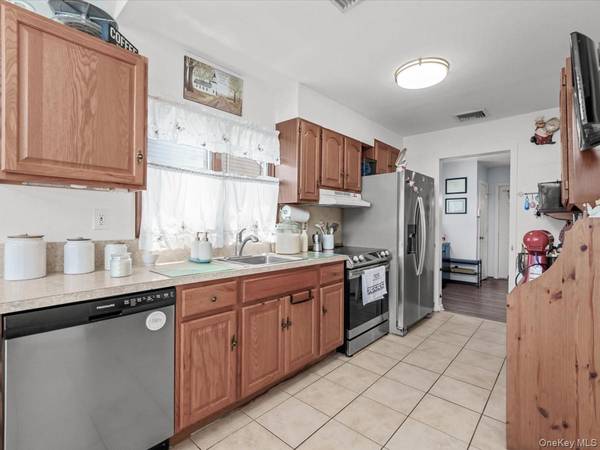 208 N 3rd ST, Bethpage, NY 11714