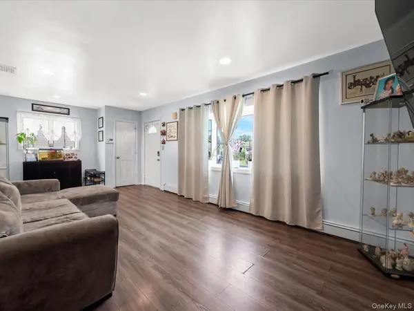 208 N 3rd ST, Bethpage, NY 11714