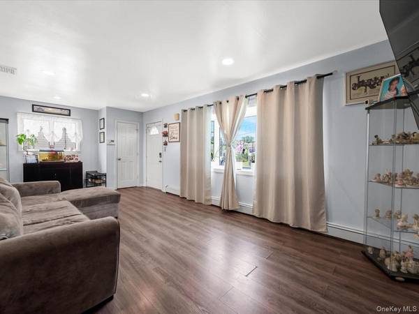 208 N 3rd ST, Bethpage, NY 11714