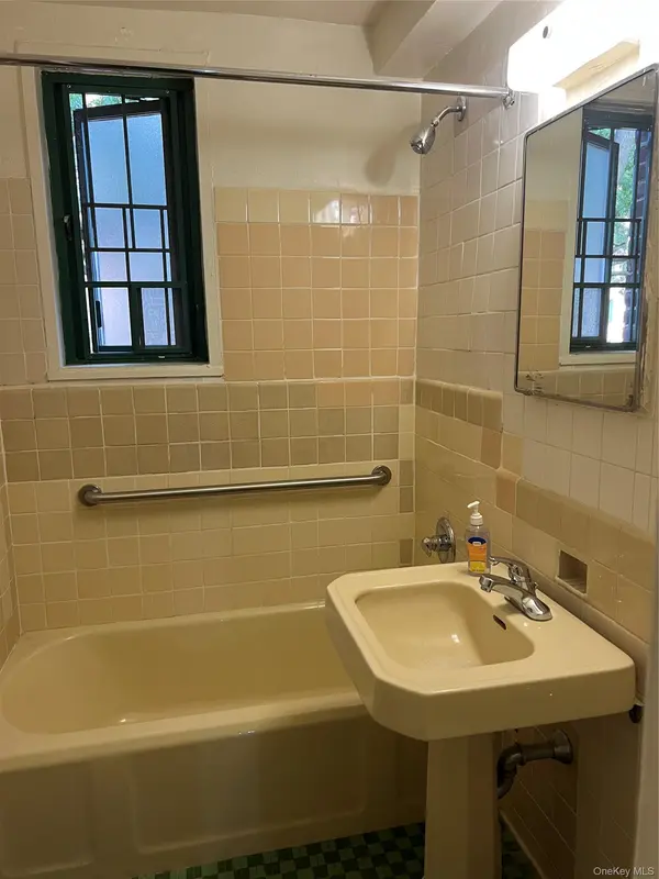 1569 Metropolitan AVE #5C, Bronx, NY 10462