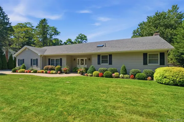 15 Brandywine DR, East Setauket, NY 11733