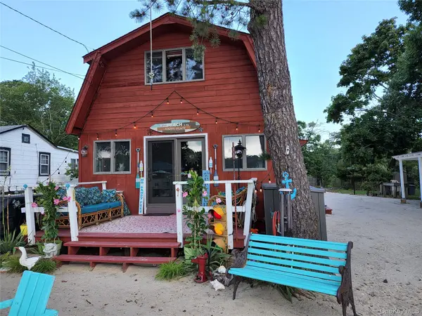 100 Reeves Bay TRL, Flanders, NY 11901