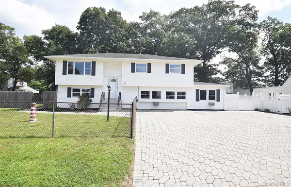 226 14th AVE, West Babylon, NY 11704