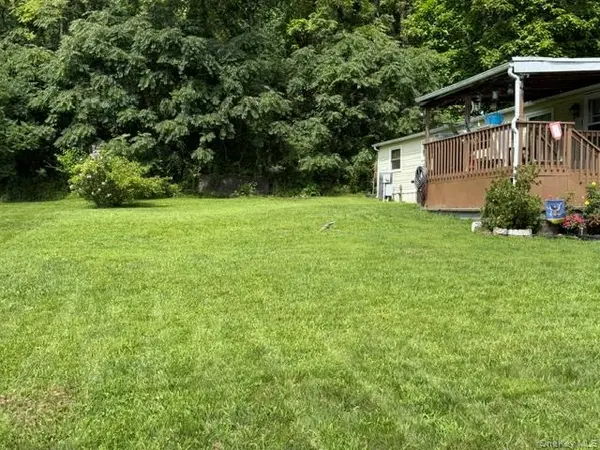 2 Walnut Park LN #2, Milton, NY 12547