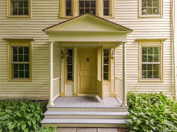 18 Clove RD, Other, NY 12033