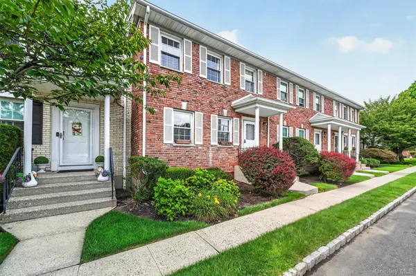 600 Mohawk CT, Suffern, NY 10901