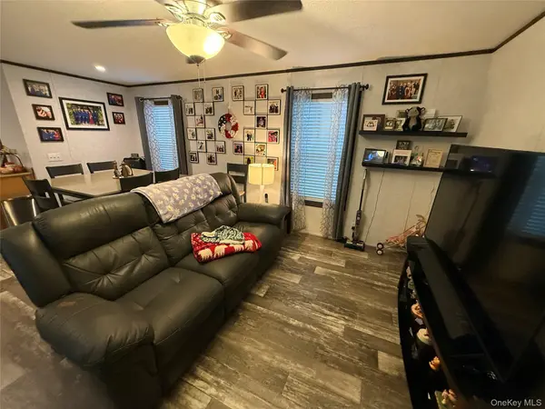 755 Tarrytown LN, Walden, NY 12586