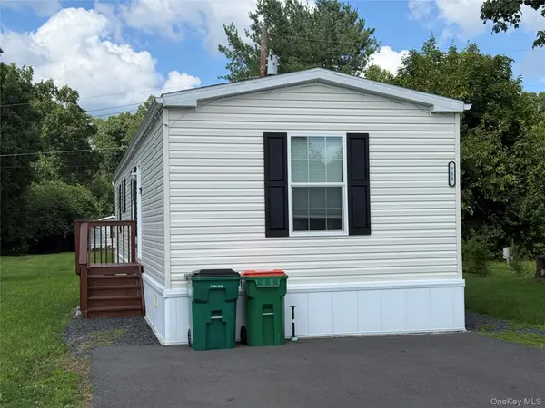 755 Tarrytown LN, Walden, NY 12586