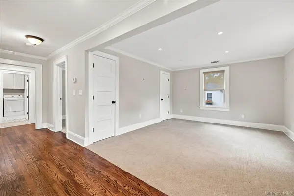 42 Woodland AVE #Upper, Rockville Centre, NY 11570