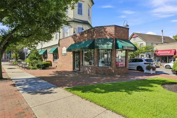 180 Broadway, Amityville, NY 11701