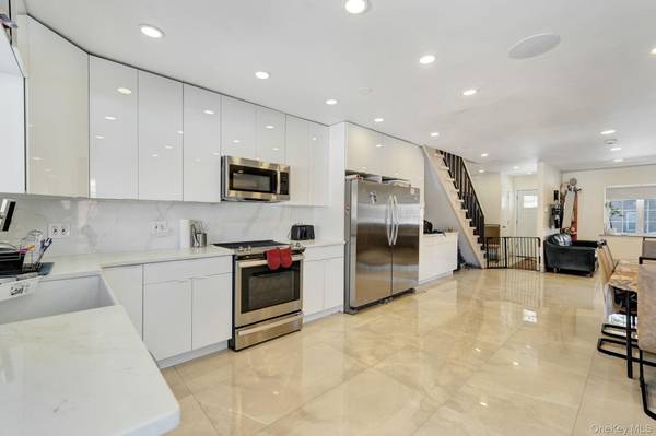 1701 Burnett ST, Brooklyn, NY 11229