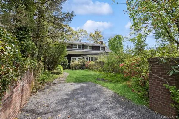 208A Wheatley RD, Old Westbury, NY 11568