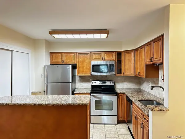 183 Sierra Vista LN, Valley Cottage, NY 10989
