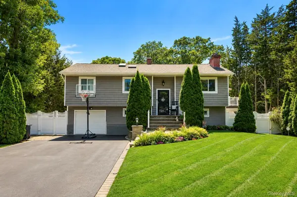 12 Linden LN, Farmingville, NY 11738