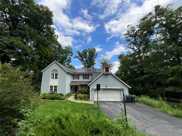 22 Dogwood DR, Central Valley, NY 10917