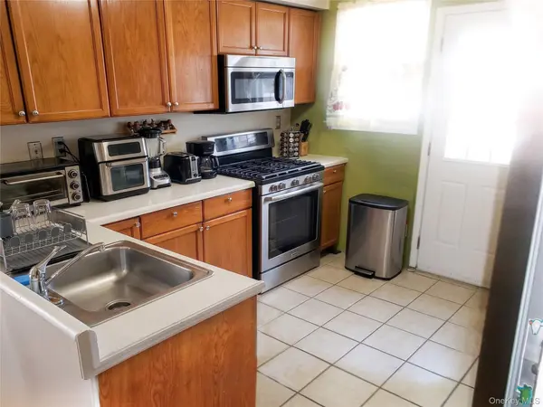 3239 202nd ST, Bayside, NY 11361