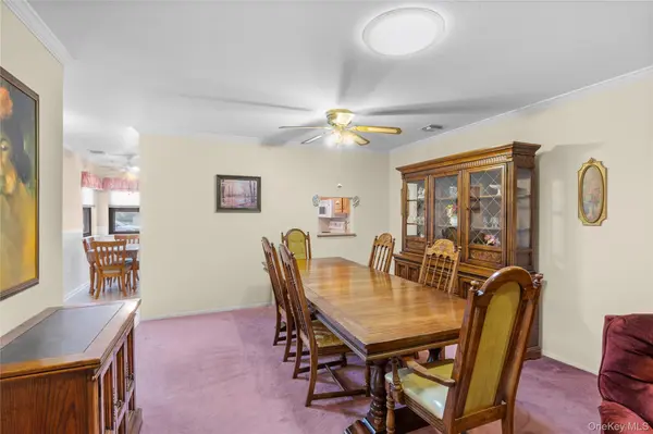 118 Knolls DR, Stony Brook, NY 11790