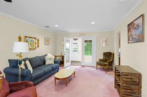 118 Knolls DR, Stony Brook, NY 11790