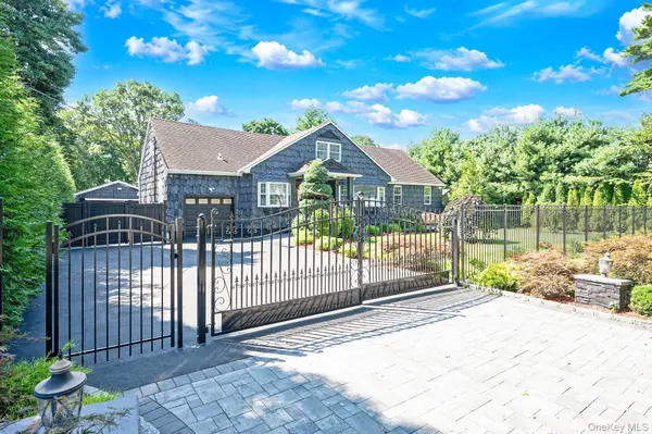 8 Ralph AVE, Brentwood, NY 11717