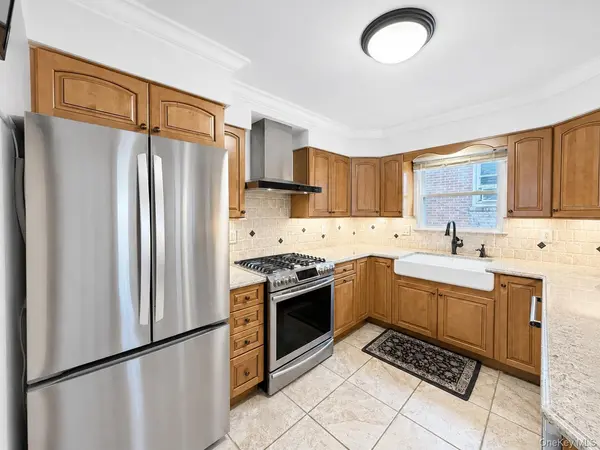 40 Edgewood RD #First Floor Unit#1, Port Washington, NY 11050